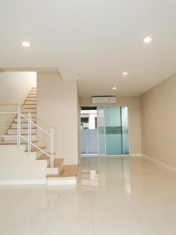 PB3826 ขายทาวน์โฮม 3 ชั้น โครงการ บ้านกลางเมือง เกษตร – นวมินทร์ หน้าบ้านหันทิศเหนือ ทำเลใกล้ ช็อคโกแลตวิลล์ รร.บดินทร์เดชา 2