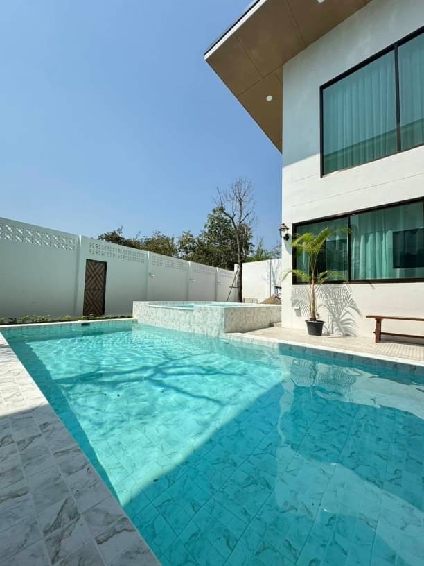 ขาย 13.9 ล้าน บ้านพูลวิลล่า 2 ชั้น 115 ตรว. 8 นอน 9 น้ำ สันปูเลย พร้อมทำธุรกิจ Airbnb ใกล้แหล่งท่องเที่ยว ใกล้สิ่งอำนวยความสะดวกมากมาย