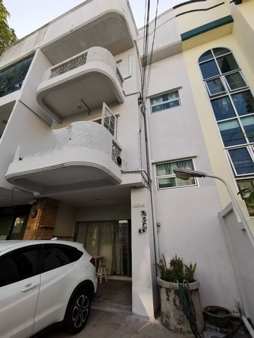 HR1486ให้เช่าทาวน์โฮม 3 ชั้น หมู่บ้าน 84 แมนชั่น ซอยประดิษฐ์มนูธรรม 3 เดินทางสะดวกใกล้เลียบด่วนรามอินทราค่าเช่า 22,000 บาท/เดือน ประกัน 2 เดือน ล่วงหน้า 1 เดือน สัญญา 1 ปีติดต่อ : คุณพร 0938091444 (เบอร์นี้แอดไลน์ได้คะ),โทร 0939833259ID Line : henghengpaulaรหัสประกาศ HR1486ให้เช่าทาวน์โฮม 3 ชั้น หมู่บ้าน 84 แมนชั่น ซอยประดิษฐ์มนูธรรม 3 เดินทางสะดวกใกล้เลียบด่วนรามอินทราพื้นที่ใช้สอย 180 ตรม. มี 2 ห้องนอน 3 ห้องน