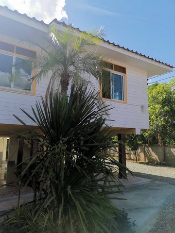 ขายบ้าน 2 ชั้น ตำบลเวียงชัย อำเภอเวียงชัย จังหวัดเชียงราย #รายละเอียดทรัพย์*****ขายถูก 2.5 ล้าน บ้านสวย  คุณภาพดี 2 ชั้น ไต้ถุนสูง Renovated 180 ตรว  น้ำไฟพร้อม ระบบอัตโนมัติ ติดถนนใหญ่ 1173 บ้านด้าย-เวียงชัย*****พื้นที่ใช้สอย 190 ตรม 3 ห้องนอน  2 ห้องน้ำ โถง+ อาหาร Living  Room  เฟอร์ โซฟา Air ชุดห้องนอนครบ  ห้องครัวแยกอเนกประสงค์ 3x6 เมตร โรงรถจอด 2คัน สนามหลังบ้าน 30 ตรว*****ใก้ลสถานที่สำคัญ เมืองเชี