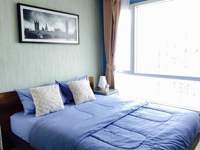 Thru ThongLor, safe, quiet, clean, 27th floor, BTS Thonglor.***Service for selling/renting houses, condos and giving advice. If interested, contact at any time***Interested in additional details or pictures or making an appointment to see the room?Contact Ekachai (Aui)T. 089-799-5598Line ID: @auiauiaui001 (add @ in front) (Agent Post)Room type: 1 bedroom, 1 bathroomSize 31 sq m., 27th floorClean room, beautifully decorated, ready to move in.details-------------------------------------------------- ------------Rental price: 14,000 baht per month-------------------------------------------------- ------------*Facilities worth using– Large swimming pool, 25 meters long– Garden surrounding the swimming pool– Sky Fitness, sauna, Steam Room– Key Card door– Security guards and CCTV cameras-------------------------------------------------- ------------*Nearby important places (Based on information from Google Map)1. BTS Thonglor2. Bangkok Hospital3. J Avenue4. Marketplace Thonglor5. E