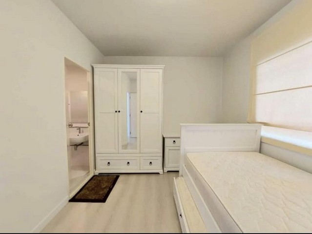 HR 202ให้เช่า ทาวน์โฮม 2 ชั้น ซอย ม.Abac บางนา ใกล้สนามบินสุวรรณภูมิ***ยินดีรับลูกค้าต่างชาติ***สนใจติดต่อ  คุณเจี๊ยบ  Tel. 094  448  5038  Tel. 081  416  4142      id  : jeab_chick ขนาดพื้นที่  18  ตรว. พื้นที่ใช้สอย  108  ตรม.ราคา  13,500  บาท/เดือนสัญญาขั้นต่ำ 1 ปี ประกัน  2  เดือน + ล่วงหน้า 1 เดือน2  ห้องนอน 3 ห้องน้ำ 1 ห้องรับแขก 3  แอร์มีเฟอร์นิเจอร์ สถานที่ใก้ลเคียงใกล้สนามบินสุวรรณภูมิสถาบันเทคโนโลยีพระจอมเกล้าเจ้าคุณทห