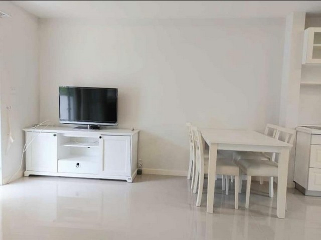 ให้เช่า ทาวน์โฮม 2 ชั้น ซอย ม.Abac บางนา  รับลูกค้าต่างชาติ  ราคา  13,500 คุณเจี๊ยบ  Tel. 094  448  5038  Tel. 081  416  4142