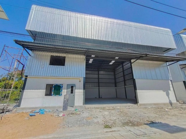 รหัสC5996 ให้เช่าโกดังสร้างใหม่พร้อมสำนักงาน ขนาด 300 ตารางเมตร ย่านถนนลาดกระบัง ใกล้สนามบินสุวรรณภูมิ**ให้เช่า**ราคาเช่า 50,000 บาท/เดือน ( ประกัน2 ล่วงหน้า1 )โทร : 095-823 9789 คิทLine id : candy.456Line Add Friend : https://line.me/ti/p/rHhjrvhm_zโทร : 091-782 8924 ต้นLine : seng.456Line Add Friend : https://line.me/ti/p/iHsUxP2IlTโกดังสร้างใหม่พร้อมสำนักงาน ย่านถนนลาดกระบัง  ใกล้สนามบินสุวรรณภูมิพื้นที่ใช้สอยทั้งหมด 300 ตารางเมตรสำนักงาน 25 ตารางเมตรโครงสร้างอาคาร : ค