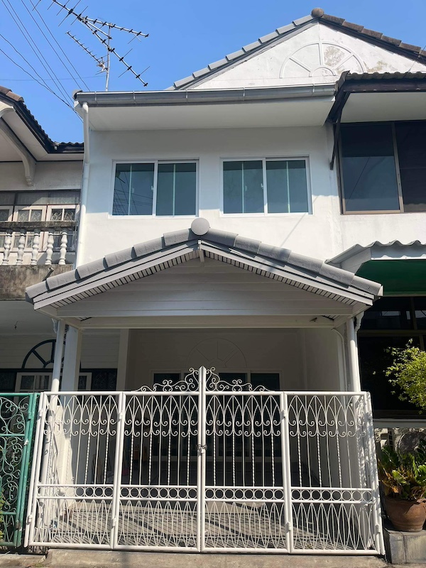 BS791 ขายทาวน์เฮ้าส์ 2 ชั้น หน้ากว้าง 4 เมตร หมู่บ้านพิพรพงษ์2 ซ.วิภาวดีรังสิต84 รีโนเวทใหม่ทั้งภายนอกและภายใน