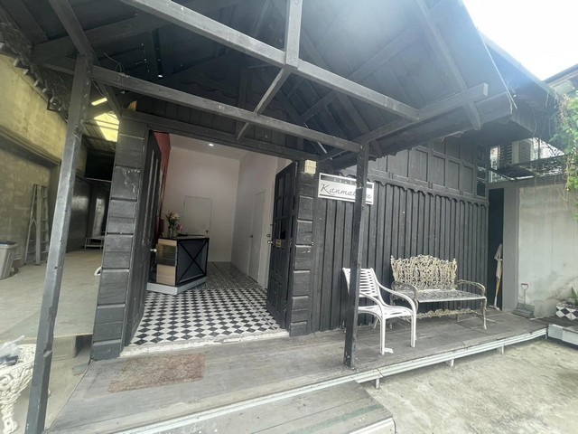 ให้เช่าบ้านเดี่ยวชั้นเดียว 54 ตรว. ลาดพร้าว 134 เหมาะทำออฟฟิศ หรือสตูดิโอ อยู่อาศัยก็ได้ จอดรถ 5-6 คัน ใกล้ MRT บางกะปิ