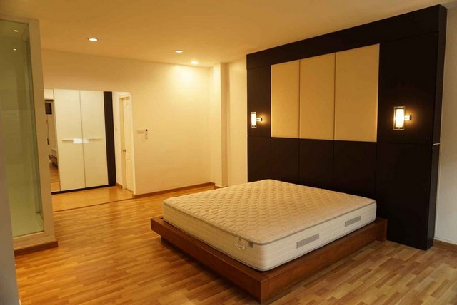 ให้เช่าทาวน์โฮม ใกล้รถไฟฟ้าสายสีเหลือง สถานีศรีนุช, กลันตัน, แอร์พอร์ทลิ้งหัวหมาก, ซีคอนสแควร์  3 ชั้นหลังมุม  ศรีนครินทร์ 24