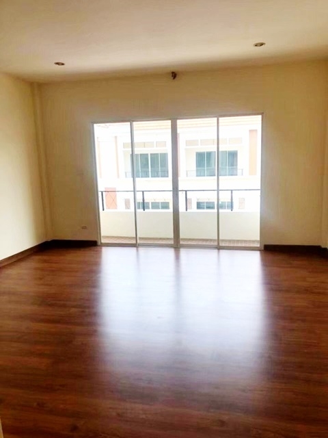 พระราม5 นครอินทร์  MRTแยกติวานนท์ ให้เช่าทาวน์โฮม 3 ชั้น วงศ์สว่าง รัชดา 25ตรว. รักสัตว์  185ตรม. 3นอน รพ.เลอลักษณ์