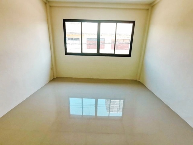 ตลาดบางขุนศรี 1นอน MRT ไฟฉาย  2 ชั้น เหลือ 2 ล็อกสุดท้าย 19ตรว. 90ตรม. ติดถนนใหญ่