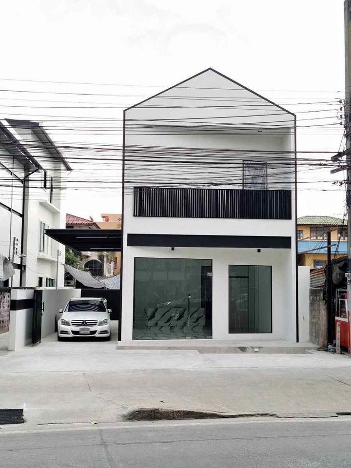 CH960 ให้เช่า​โฮมออฟฟิศ  2 ชั้น​ สไตล์มินิมอล 36 ตรว ติดถนน จรัญสนิทวงศ์ 13ให้เช่า​โฮมออฟฟิศ  2 ชั้น​ สร้างใหม่สไตล์มินิมอล 36 ตรว ติดถนน จรัญสนิทวงศ์ 13 ที่จอดรถ 4 คัน ราคาถูก ( รวมเฟอร์นิเจอร์ ) สนใจติดต่อชาญครับ 0945695997 ครับให้เช่า 44,000 บาท/เดือน (สนใจจริงราคาคุยได้ครับ)ประกัน 2 เดือนพื้นที่ 36 ตรว. ตัวตึก กว้าง 5.5 เมตร ยาว 12 เมตร , พื้นที่รวม กว้าง 9 เมตร ลึก 21 เมตร มีห้องประชุม 1 ห้อง ห้อ