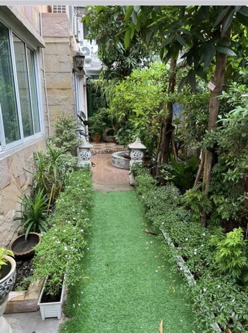 ขายบ้านนวลจันทร์ พร้อมเฟอร์นิเจอร์ตกแต่งภายในด้วยไม้สักทั้งหลัง บรรยากาศร่มรื่นเย็นสบาย ใกล้โรงพยาบาลสินแทย์