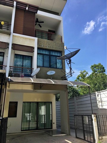 ให้เช่าทาวโฮมติดกับตลาดถนอมมิตร ใกล้ห้างเพลินนารี่มอลล์ ใกล้ทางด่วน รามอินทรา-อาจณรงค์   บ้าน3 ชั้นหลังมุม ซิกเนเจอร์ วัชรพล 