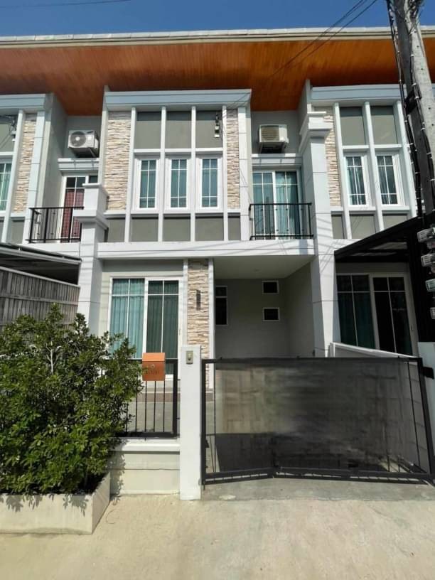 ขายพร้อมผู้เช่า 2.4 ล้าน 17.8 ตรว. ทาวน์โฮม 2 ชั้น ถนนซุปเปอร์ไฮเวย์ อำเภอเมือง สภาพบ้านดีมาก พร้อมเข้าอยู่ได้เลย ไปสนามบิน 17 นาที