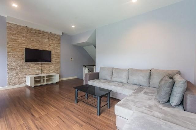 PB3843 ให้เช่าทาวน์โฮม 3 ชั้น โครงการ ทาวน์ อเวนิว ศรีนครินทร์  พร้อมเฟอร์นิเจอร์ เหมาะอยู่อาศัย