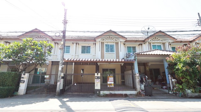   รายละเอียดเพิ่มเติม Code ID :  AI 0238  ราคาขาย  1,805,000 บาท- ขนาดพื้นที่ :  19 ตรว.- พื้นที่ใช้สอย :  127 ตรม. - จำนวนห้อง :   3 ห้องนอน 2 ห้องน้ำ- ที่จอดรถ :    1   คัน- บ้านหันทางทิศ : - พิกัดทรัพย์ : https://maps.app.goo.gl/fz4ii1NdmeUGmiq87    สถานที่ใกล้เคียง- ใกล้แฟชั่นไอส์แลนด์ โรงพยาบาลนพรัตน์- ใกล้สำนักงานเขต บางชัน สวนสยาม ซาฟารีเวิลด์ - ใกล้วัดคู้บอน โลตัส สุวินทวงศ์- ใกล้ คาร์ฟูร์ สุวินทวงศ์ Big C สุขาภิบาล2 สอบถามเพิ่มเ�