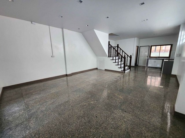 ให้เช่าทาวน์โฮม3ชั้นย่านวงศ์สว่าง ติวานนท์ บางซื่อ กรุงเทพ-นนท์ Renovate ใหม่