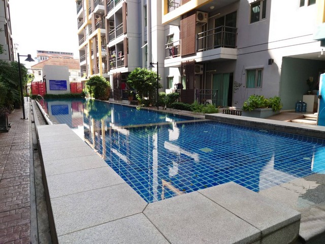   รายละเอียดเพิ่มเติม Code ID : D131  ราคาขาย  2,284,000 บาท- พื้นที่ใช้สอย :   45.67- จำนวนห้อง :   1 ห้องนอน 1 ห้องน้ำ - ชั้น : 8     - อาคาร :  1 พิกัดทรัพย์ : https://maps.app.goo.gl/hMwQUvUAZSrfwALH8    สถานที่ใกล้เคียง- ใกล้บิ๊กซี เอ็กซ์ตร้า/เทสโก้ โลตัส/ซีคอนแสควร์/- ใกล้ พาราไดซ์ พาร์ค/วัดธรรมมงคล/รพ.ไทยนครินทร์/ศูนย์นิทรรศการ - ใกล้การประชุมไบเทค/สนามกีฬา และสนามกอล์ฟราชนาวี บางนา- ใกล้เซ็นทรัลบางนา/โรงเรียนวัดวชิรธรรม 