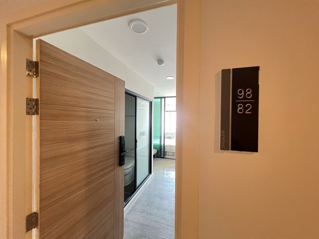   รายละเอียดเพิ่มเติม Code ID : JK 5507408  ราคาขาย 1,908,378  บาท- พื้นที่ใช้สอย :   21.86- จำนวนห้อง :   1 ห้องนอน 1 ห้องน้ำ - ชั้น :    7   - อาคาร :  A พิกัดทรัพย์ : https://maps.app.goo.gl/wPbABSTYbTXiBWjW8    สถานที่ใกล้เคียง- ใกล้ตลาดอุดมสุข, Makro อุดมสุข, Bangkok Mall,- ใกล้โลตัสอ่อนนุช, ไบเทค บางนา, Central บางนา, - ใกล้Big C บางนา, ซีคอนสแควร์, ตลาดนัดรถไฟ- ใกล้ร.พ.กล้วยน้ำไท 2, รพ.ไทยนครินทร์ สอบถามเพิ่มเติม/นัดชมโทร. 097-419-5982(พลอย)โทร. 096-932-4624(ออมสิน)Line : @panaya (มี@