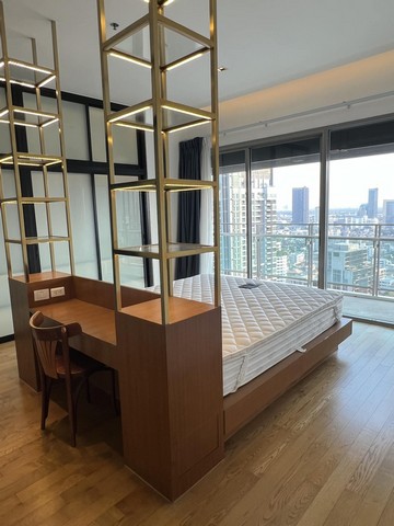 The Madison Sukhumvit 41, spacious, clean, quiet, 28th floor, BTS Phrom Phong.***Service for selling/renting houses, condos and giving advice. If interested, contact at any time***Interested in additional details or pictures or making an appointment to see the room?Contact Ekachai (Aui)T. 089-799-5598Line ID: @auiauiaui001 (add @ in front)-------------------------------------------------- ------------Room type: 3 bedrooms, 4 bathroomsSize 160 sq m., 28th floorNew, clean room, beautifully decorated, ready to move in.details-------------------------------------------------- ------------Rental price: 100,000 baht/month-------------------------------------------------- ------------*Facilities worth using- Fitness- swimming pool- Sauna- Mail room-------------------------------------------------- ------------*Nearby important places (Based on information from Google Map)- Taka Town 600 m.- EmQuartier 1.1 km.- The Emporium 1.4 km.- Benjasiri Park 1.5 km.- Terminal 21 2.3 km.- Rain Hill 1.7 km