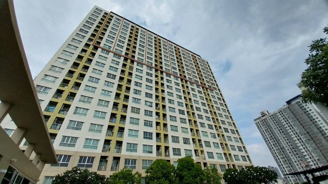  รายละเอียดเพิ่มเติม Code ID : AT 1144  ราคาขาย  2,441,500 บาท- พื้นที่ใช้สอย :   35.17 ตรม.- จำนวนห้อง :   1 ห้องนอน 1 ห้องน้ำ- ชั้น :    6   - อาคาร  :  A  พิกัดทรัพย์ : https://maps.app.goo.gl/99a7oZGkK6cb6gBp8    สถานที่ใกล้เคียง- ใกล้ม.กรุงเทพ กล้วยน้ำไท, ท้องฟ้าจำลอง, เมเจอร์ เอกมัย- ใกล้เทสโก้ โลตัส เอกมัย, สถานีขนส่งเอกมัย, รพ.เทพธารินทร์ - ใกล้ รพ.สมิติเวช สุขุมวิท , โรงเรียนศรีวิกรม์- ใกล้ มหาวิทยาลัย กรุงเทพ, ห้างสรรพสินค้า ดิ �