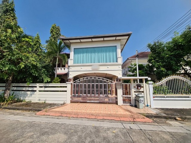 รายละเอียดเพิ่มเติมCode ID : PAP-ZF_016, ZE_077 ราคาขาย     8,510,791  บาท- ขนาดพื้นที่ :  130.60 ตร.ว (1 งาน / 30.60)  - พื้นที่ใช้สอย :   342.40 ตรม- จำนวนห้อง : - ห้องนอน - ห้องน้ำ- ที่จอดรถ :  1-2 คัน- บ้านเดี่ยว   :  2 ชั้น- บ้านเดี่ยวหันทางทิศ : -พิกัดทรัพย์ :    https://maps.app.goo.gl/THc7hG6qbZYPU46j7สถานที่ใกล้เคียง- ใกล้บุญถาวร ดีไซน์วิลเลจ ราชพฤกษ์- ใกล้ตลาดแยกบางพลู- ใกล้โรงพยาบาลพระนั่งเกล้า- ใกล้ตลาดนกฮูกสอบถามเพิ่มเติม/นัดชมโทร. 097-419-5982(พล�