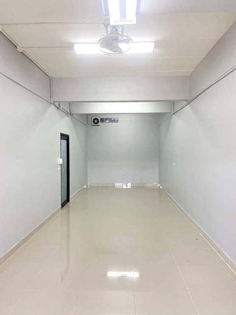 กำแพงเพชร6 ไอทีสแควร์ รามอินทรา  4นอน  ให้เช่าอาคารพาณิชย์ 3 ชั้น หลักสี่ ห้องสวย 26ตรว. 220ตรม. เซ็นทรัล ค้าขาย พักอาศัย ทำเลดี3น้ำ 2จอดรถ