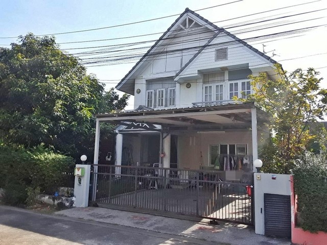 รายละเอียดเพิ่มเติมCode ID : PAP-5-0065 ราคาขาย     3,960,000  บาท- ขนาดพื้นที่ :  56 ตร.ว - พื้นที่ใช้สอย :   192 ตรม- จำนวนห้อง : - ห้องนอน - ห้องน้ำ- ที่จอดรถ :  1-2 คัน- บ้านเดี่ยว   :  2 ชั้น- บ้านเดี่ยวหันทางทิศ : -พิกัดทรัพย์ :    https://maps.app.goo.gl/rNyXKB7iEfYyFuxdAสถานที่ใกล้เคียง- ใกล้ตลาดเจ้าพระยา บางใหญ่- ใกล้โรงพยาบาลบางใหญ่- ใกล้โลตัส บางใหญ่- ใกล้เดอะวอล์ค ราชพฤกษ์สอบถามเพิ่มเติม/นัดชมโทร. 097-419-5982(พลอย)โทร. 096-932-4624(ออมสิน)Line