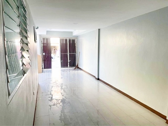 เลียบด่วนเอกมัย รามอินทรา 26ตรว.ให้เช่าอาคารสำนักงานใหม่ 3 ชั้น MRT มหาดไทย ลาดพร้าว83-101  256ตรม.3นอน 3น้ำ3แอร์ เซ็นทรัล อีสต์วิลล์