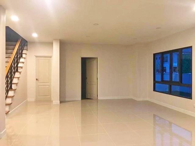 ให้เช่าบ้านเดี่ยว 2 ชั้น เซนโทร  70ตรว.ชัยพฤกษ์ เซ็นทรัล แจ้งวัฒนะ  255ตรม.  สวนรอบบ้าน 4นอน 5น้ำ 3จอดรถ 7แอร์ สนามดอนเมือง