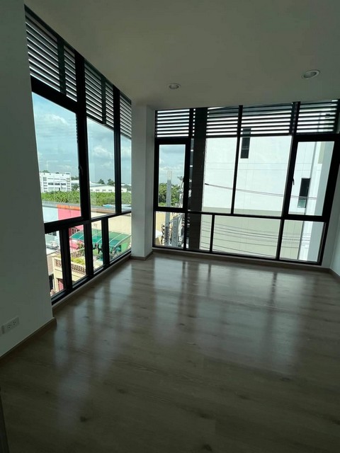 ให้เช่าโฮมออฟฟิศ 4 ชั้น ใหม่เอี่ยม ใจกลางเอกมัย-รามอินทรา ค่าเช่าเพียง 55,000 บาทต่อเดือน