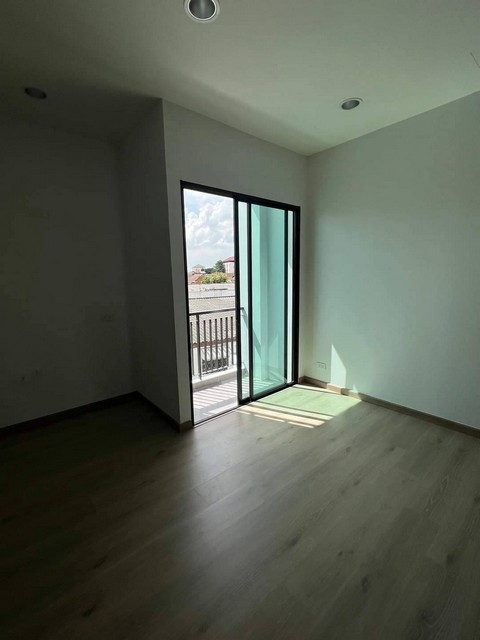 ให้เช่าโฮมออฟฟิศ 4 ชั้น ใหม่เอี่ยม ใจกลางเอกมัย-รามอินทรา