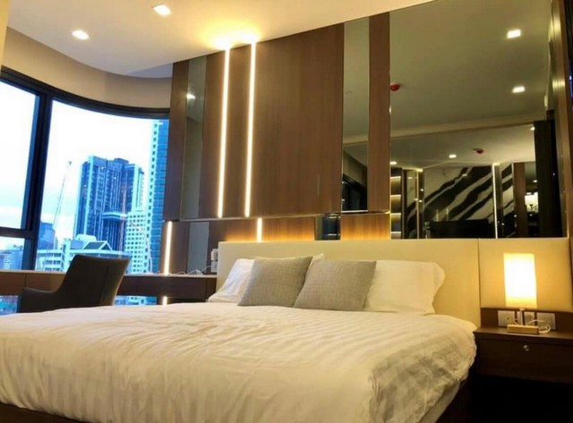 Ashton Asoke is private, peaceful, livable, 16th floor, BTS Asoke.***Service for selling/renting houses, condos and giving advice. If interested, contact at any time***Interested in additional details or pictures or making an appointment to see the room?Contact EkachaiT. 089-799-5598Line ID: @auiauiaui001 (add @ in front) (Agent Post)-------------------------------------------------- ------------Room type: 1 bedroom, 1 bathroomSize 35.58 sq m., 16th floorClean room, beautifully decorated, ready to move in.details-------------------------------------------------- ------------Rental price: 35,000 baht per month-------------------------------------------------- ------------*Nearby important places (Based on information from Google Map)- BTS Asoke- EMQUATIER/ EMPORIUM/ EMSPHERE- Interchange Tower- The Westin Grande Sukhumvit Bangkok Hotel- Bumrungrad Hospital- NIST International School-------------------------------------------------- ------------Rental conditions1 year rental contractPay 