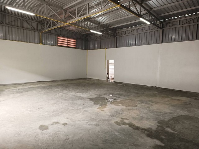 โกดังสร้างใหม่ ย่านบางบัวทอง นนทบุรี ถนนหลักบางกรวย-ไทรน้อย บางบัวทอง ซอยเจริญสุข