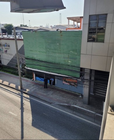 ตึกแถว 2 ชั้น  สถานีรถไฟฟ้า bts สำโรง ติดทางลง พื้นที่ใช้สอยรวม 256 ตรม.ทางออก7 หน้ากว้าง 8 เมตร มีพื้นที่บริการจอดรถด้านหลัง