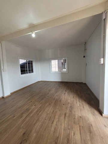 ตึกแถว 2 ชั้น  สถานีรถไฟฟ้า bts สำโรง ติดทางลง พื้นที่ใช้สอยรวม 256 ตรม.ทางออก7 หน้ากว้าง 8 เมตร มีพื้นที่บริการจอดรถด้านหลัง