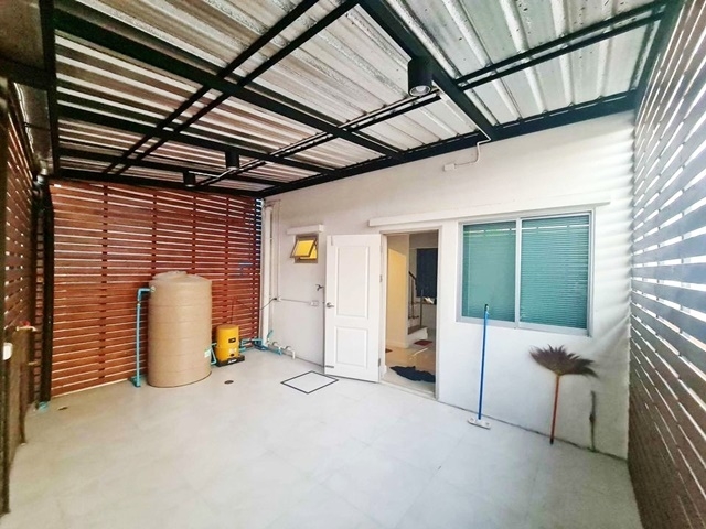 ม่านทั้งหลัง ตลาดบัวทอง ลำโพ ให้เช่าทาวน์โฮม 2 ชั้น  24ตรว. ดูโฮม 128ตรม.  2นอน 2น้ำ 2จอดรถ 2แอร์ โรงพยาบาลบางบัวทอง ติดถนน ศุภาลัย