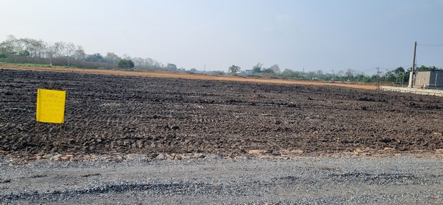 พิกัด  :  คลอง 8 ธัญบุรี  แถว สหการประมูล หลังตลาดคลอง 8        ห่างจากถนนรังสิต- นครนายก เพียง 1  กิโลไร่ละ  2.2 ล้าน ไม่ถม  (5,500/ตรว.)ไร่ละ  2.43  ล้าน ถมแล้ว ด้านหน้า  (6,000/ตรว.) ติดถนน 2 ด้าน ++++  พิเศษ สุด  คือ แปลงที่ 9 ซื้อ 700 ตรว.แถม ฟรี  400 ตรว.  (ตกตาราวาละ  1,100 บาท (ราคา 3.85 ล้าน)รายละเอียดตามผัง ถนนกว้าง  8 เมตรหน้ากว้าง  40 เมตรขึ้นไป  สนใจนัดชมที่หรือสอบถามข้อมูลเพิ่มเติมได้โทร/ไลน์  097-2387589  คุณเอ