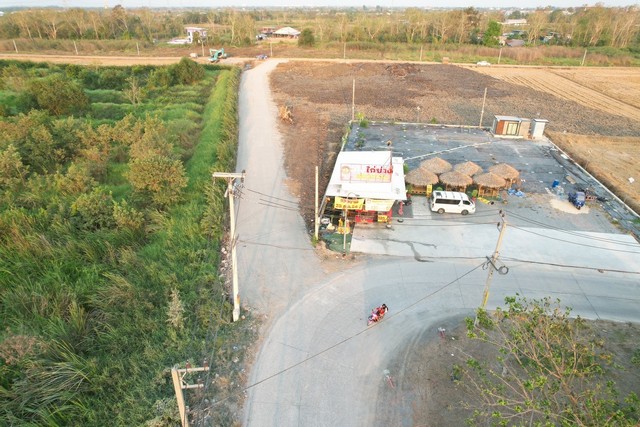 คลอง 8 ธัญบุรี ถมแล้ว ติดถนน 2 ด้าน แถวสหการประมูล หลังตลาดคลอง 8 ห่างถนนรังสิตนครนายก เพียง 1 กิโล
