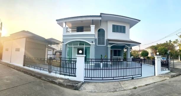 ขาย 4.99 ล้าน 95 ตรว. 4 นอน 3 น้ำ ขายต่ำกว่าราคาประเมิน​ อ.เมือง​ ที่ด้านข้างเหลือสร้างบ้านได้อีก 1 หลัง หรือสระว่ายน้ำก็ได้ค่ะ