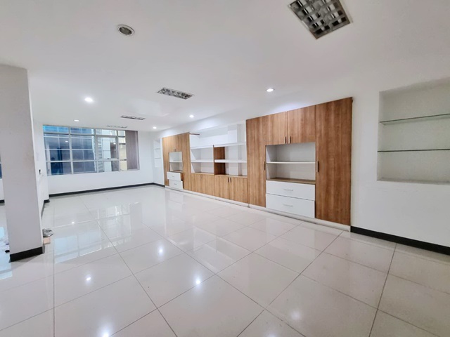 ติดถนนใหญ่ Airport Link ลาดกระบัง กิ่งแก้ว สุวรรณภูมิ พระจอมเกล้า 4ชั้น หน้ากว้าง 8ม.10จอดรถ  40ตรว. 512ตรม.