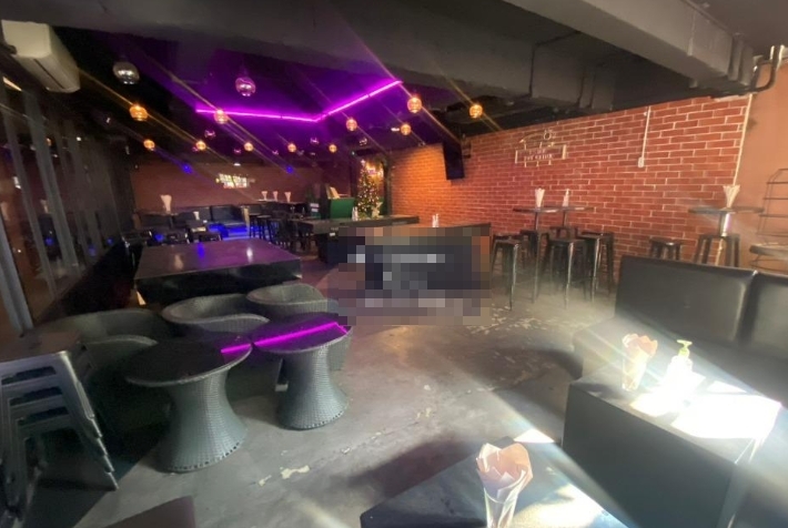 เซ้ง พื้นที่ ชั้น 2 อาคารBluechips ขนาด 220ตรม ทองหล่อ 10 ตรงข้าม Terra ติดStatusเหมาะทำบาร์ ร้านอาหาร ธุรกิจต่างๆ