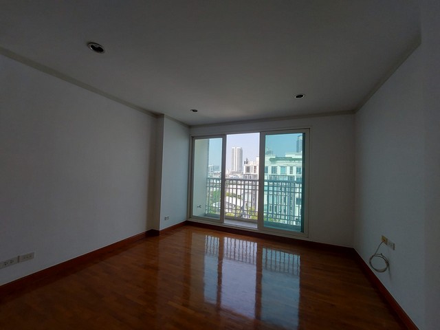 คอนโดบ้านสิริ สาทร ซอยเย็นอากาศ พื้นที่ 75 ตร.ม 2 ห้องนอน 2ห้องน้ำ ชั้น7 อาคาร A ราคา 7.9 ล้านบาท โทร 097-2685464บ้านสิริ สาทร คอนโด- ขนาด 2 ห้องนอน 2 ห้องน้ำ- พื้นที่ใช้สอย 75 ตร.ม- ห้องเปล่า มีแอร์ 1 เครื่อง พื้นไม้ปาเก้- อาคาร A ชั้น 7ราคา 7,900,000 บาทที่ตั้ง : 10 ถ. เย็นอากาศ แขวงทุ่งมหาเมฆ เขตสาทร กรุงเทพมหานคร 10120 https://g.co/kgs/MqtWfjjสนใจชมบ้าน ติดต่อ คุณหนึ่ง (Nueng)โทร : 097-268-5464Line id : mltn.propertyEmail : mltnproperty@gmail.comหรือคลิก >> https://