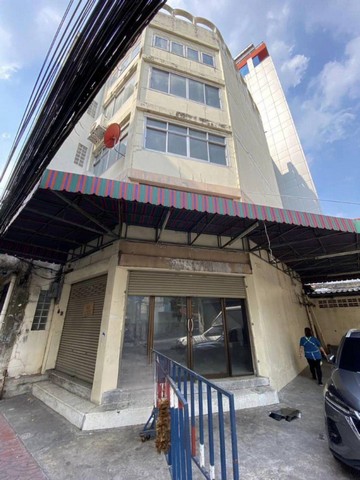 รหัสC6024 ให้เช่าอาคารพาณิชย์ 4ชั้น มีลิฟต์ในบ้าน ย่านเยาวราช ใกล้ท่าน้ำราชวงศ์ มีที่จอดรถส่วนตัว**ให้เช่า**ราคาเช่า 65,000 บาท/เดือน ( ประกัน2 ล่วงหน้า1 )โทร : 095-823 9789 คิทLine id : candy.456Line Add Friend : https://line.me/ti/p/rHhjrvhm_zโทร : 091-782 8924 ต้นLine : seng.456Line Add Friend : https://line.me/ti/p/iHsUxP2IlTอาคารพาณิชย์ 4ชั้น มีลิฟต์ในบ้าน ย่านเยาวราช ใกล้ท่าน้ำราชวงศ์ มีที่จอดรถส่วนตัวเนื้อที่ประมาณ 34 ตารางวา  หน้ากว้าง 5 เมตร  ลึก 8 เมตร6 ห้อง1 ห้องน้