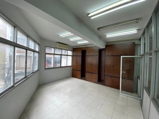 รหัสC6024 ให้เช่าอาคารพาณิชย์ 4ชั้น มีลิฟต์ในบ้าน ย่านเยาวราช ใกล้ท่าน้ำราชวงศ์ มีที่จอดรถส่วนตัว