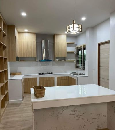 บ้านรีโนเวทใหม่ในหมู่บ้านชญยลวิว ใกล้สนามบิน CNX, ม.เชียงใหม่ 5 นาที