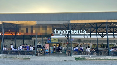 สนใจคุยต่อรองราคาได้คุณพงษ์เกษม 081-710-9404เซ้ง‼️ ร้านชาบู+ปิ้งย่าง  #ลำลูกกาคลอง6 #พร้อมแบรนด์ ตรงข้ามบ้านฟ้าปิยรมย์ มี 2 โซน OutDoor และ InDoor  พื้นที่โดยรอบเป็นหมู่บ้าน ทำเลดี ที่จอดรถเยอะ ห้องน้ำอยู่ใกล้ มีฐานลูกค้าประจำมาก และกลุ่มลูกค้า เป็นกลุ่มครอบครัว คนทำงาน นักเรียนมัธยม ที่มีกำลังซื้อ เซ้งเพียง 1.2 ล้าน รวม Brancd หรือไม่เอาก็ได้ ค่าเช่า 30,600฿/เดือน ส่วนกลาง 5,400฿/เดื