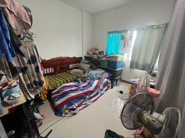 ขายทาวน์เฮ้าส์ 2 ชั้น 2นอน 2น้ำ มบ.ศรีเมืองทอง ต้นซอยวัดลาดปลาดุก เดินทางสะดวก (ใกล้ปากซอยทางเข้าหลักเพียง600เมตร)