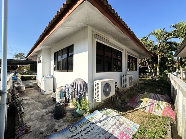 บ้านเดี่ยว ชั้นเดียวในโครงการ บ้านนพเก้า เดินทางจากถนนสายหลักเชียงใหม่-เชียงรายเข้ามาเพียง 2 กิโลเมตร ก็จะพบกับหมู่บ้านนี้ค่ะ