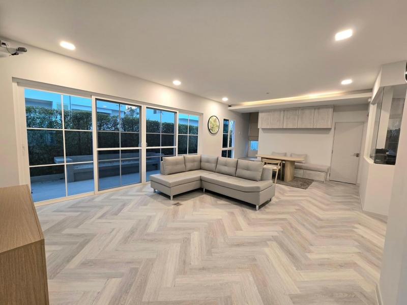 ให้เช่าย้านหรู CHAIYAPRUEK Bangna km 1บ้านเดี่ยว ติดสวน  เลี้ยงสัตว์ได้ โครงการติดถนนบางนา 7นาทีถึงเมกาบางนา????ค่าเช่า 140,000 บาท/เดือน????  ????ขนาด 79 ตร.ว.????พื้นที่ใช้สอย 225 ตร.ม.????4 ห้องนอน 4 ห้องน้ำ????จอดรถ 3 คัน ????มีห้องสำหรับเลี้ยงสัตว์????#เครื่องใช้ไฟฟ้า????แอร์ 4 เครื่อง????ตู้เย็น????เครื่องซักผ้า เครื่องอบผ้า ????ทีวี????ไมโครเวฟ????หม้อทอด????เครื่องทำน้ำอุ่น????เครื่องกรองน้ำใช้????เครื่องกรองน้ำดื