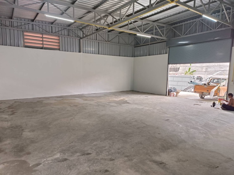 BST605 ให้เช่าโกดังสร้างใหม่มีหลายขนาด ย่านบางบัวทอง นนทบุรี เข้าซอยจาก ถนนหลักบางกรวย-ไทรน้อย เพียง 50 เมตร